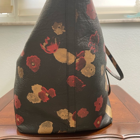 Large Coach tan and red floral print Tote with matching stole - Picture 4 of 11